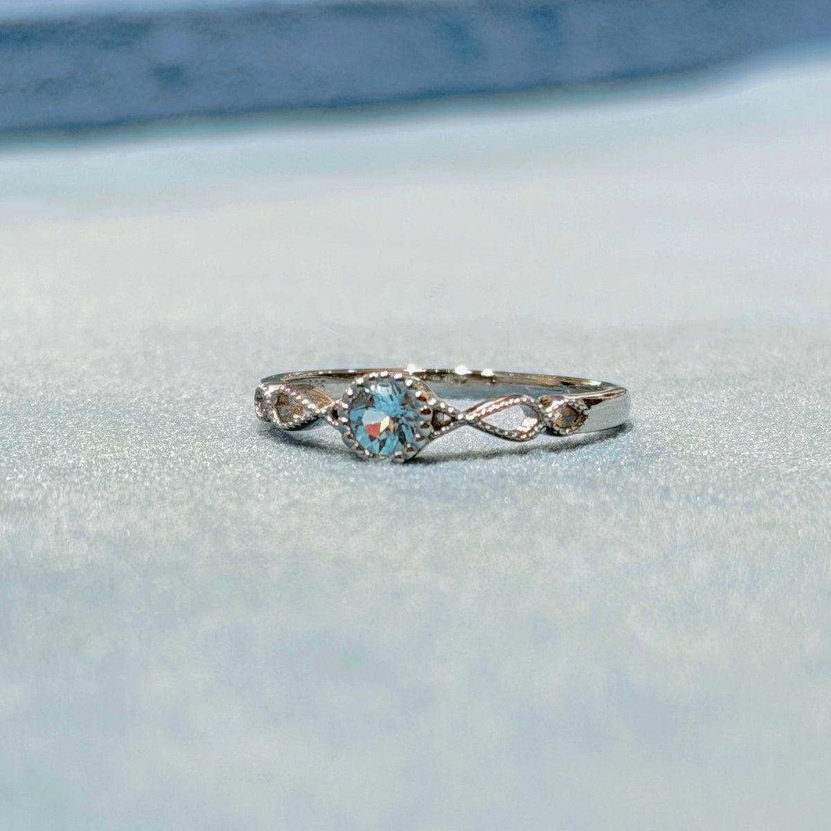 Swell Infinity Ring (Bezel)